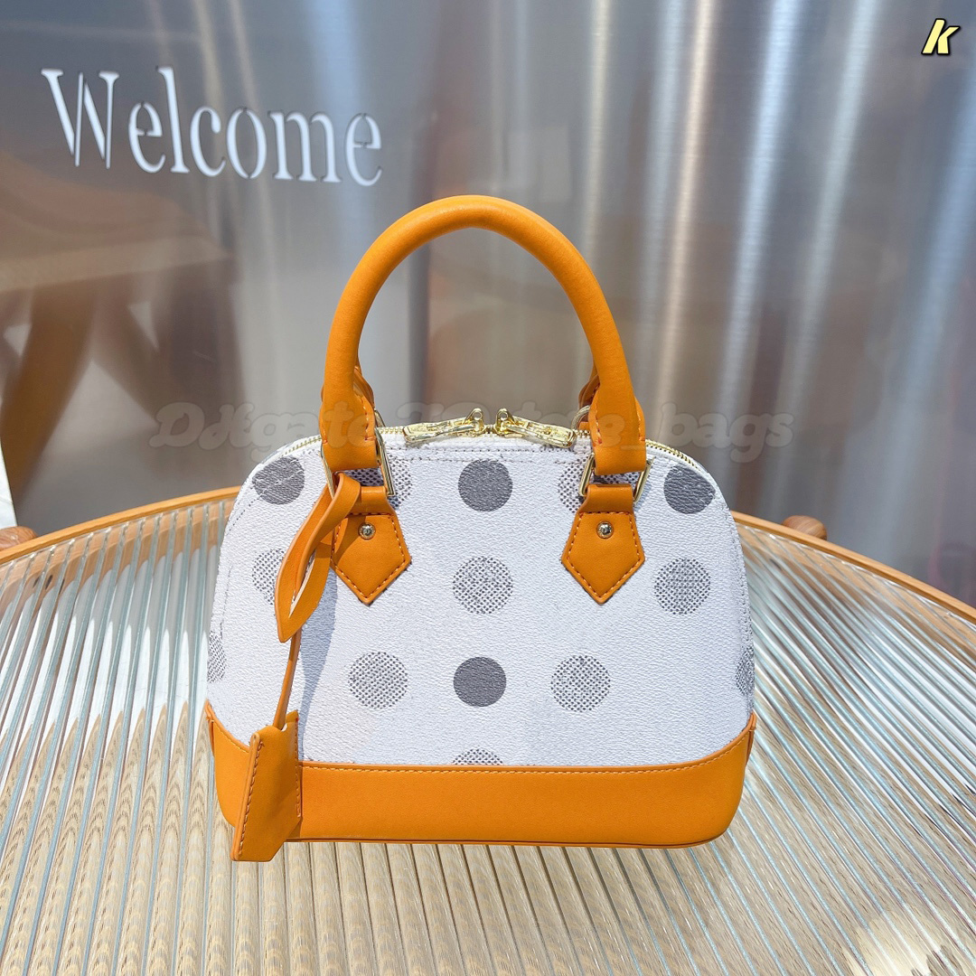 Wallets designers women purses wave pattern crossbody clutch casual shopping handbags shell bags plain letter bag shoulder tote luxury, Red;black
Wallets designers women purses wave pattern crossbody clutch casual shopping handbags shell bags plain letter bag shoulder tote luxury, Red;black