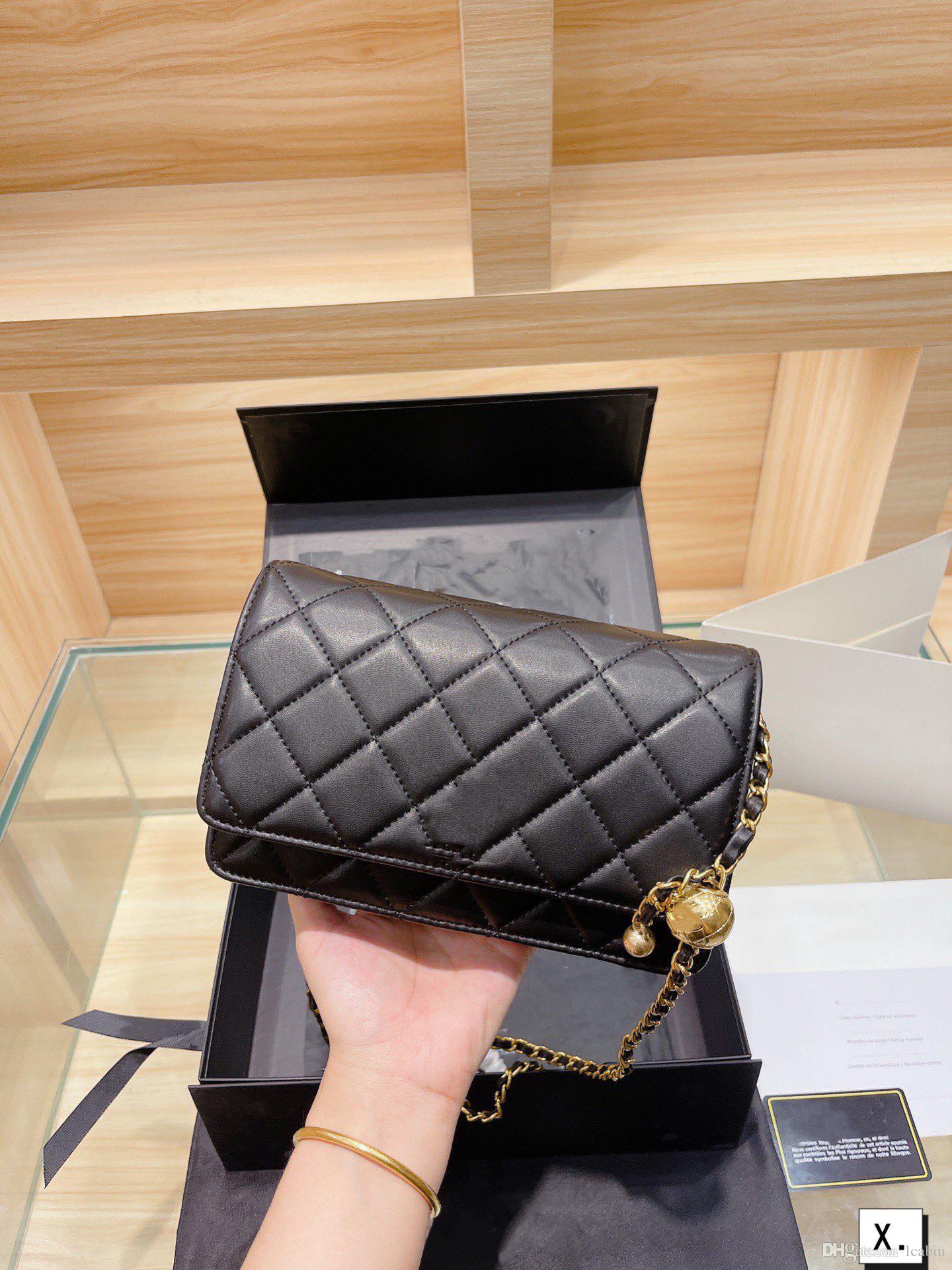 Women Luxurys Designers Bags Classic one-shoulder cross bag 20*13cm diamond plaid soft sheepskin of high quality Handbag, 01
Women Luxurys Designers Bags Classic one-shoulder cross bag 20*13cm diamond plaid soft sheepskin of high quality Handbag, 01