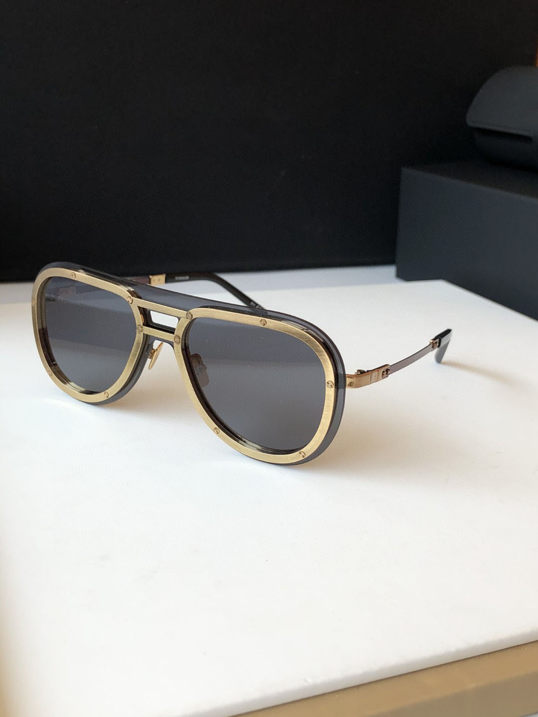 HUBL 002 Top Original high quality Designer Sunglasses for mens famous fashionable retro luxury brand eyeglass Fashion design women glasses with box
HUBL 002 Top Original high quality Designer Sunglasses for mens famous fashionable retro luxury brand eyeglass Fashion design women glasses with box