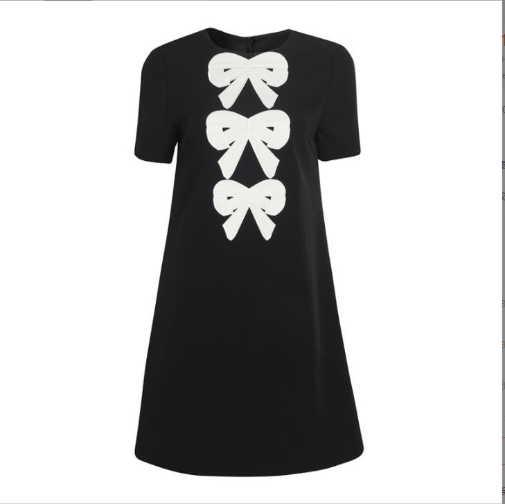 1112 2022 Milan Runway Dress Spring Summer A Line Short Sleeve Black White Embroidery Crew Neck Above Knee High Quality Dress Prom Fashion changji
1112 2022 Milan Runway Dress Spring Summer A Line Short Sleeve Black White Embroidery Crew Neck Above Knee High Quality Dress Prom Fashion changji