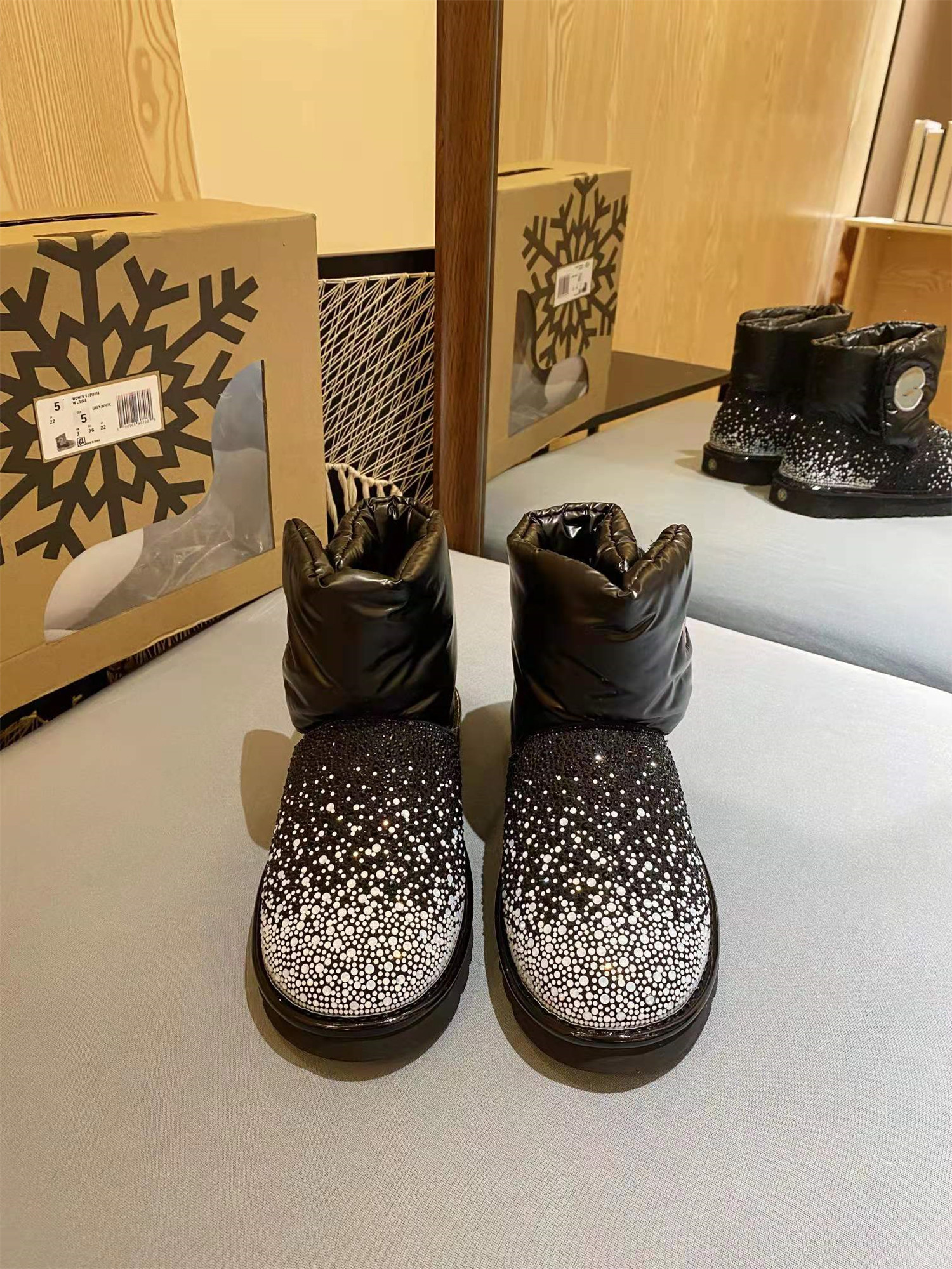 Comfore Ankle Boots Women Soft Down Shoe Designer Flat Shoes Starry Sky Sparkling Rhinestone Decoration Australian Sheepskin Lining Good Quality 35-40, Black
Comfore Ankle Boots Women Soft Down Shoe Designer Flat Shoes Starry Sky Sparkling Rhinestone Decoration Australian Sheepskin Lining Good Quality 35-40, Black