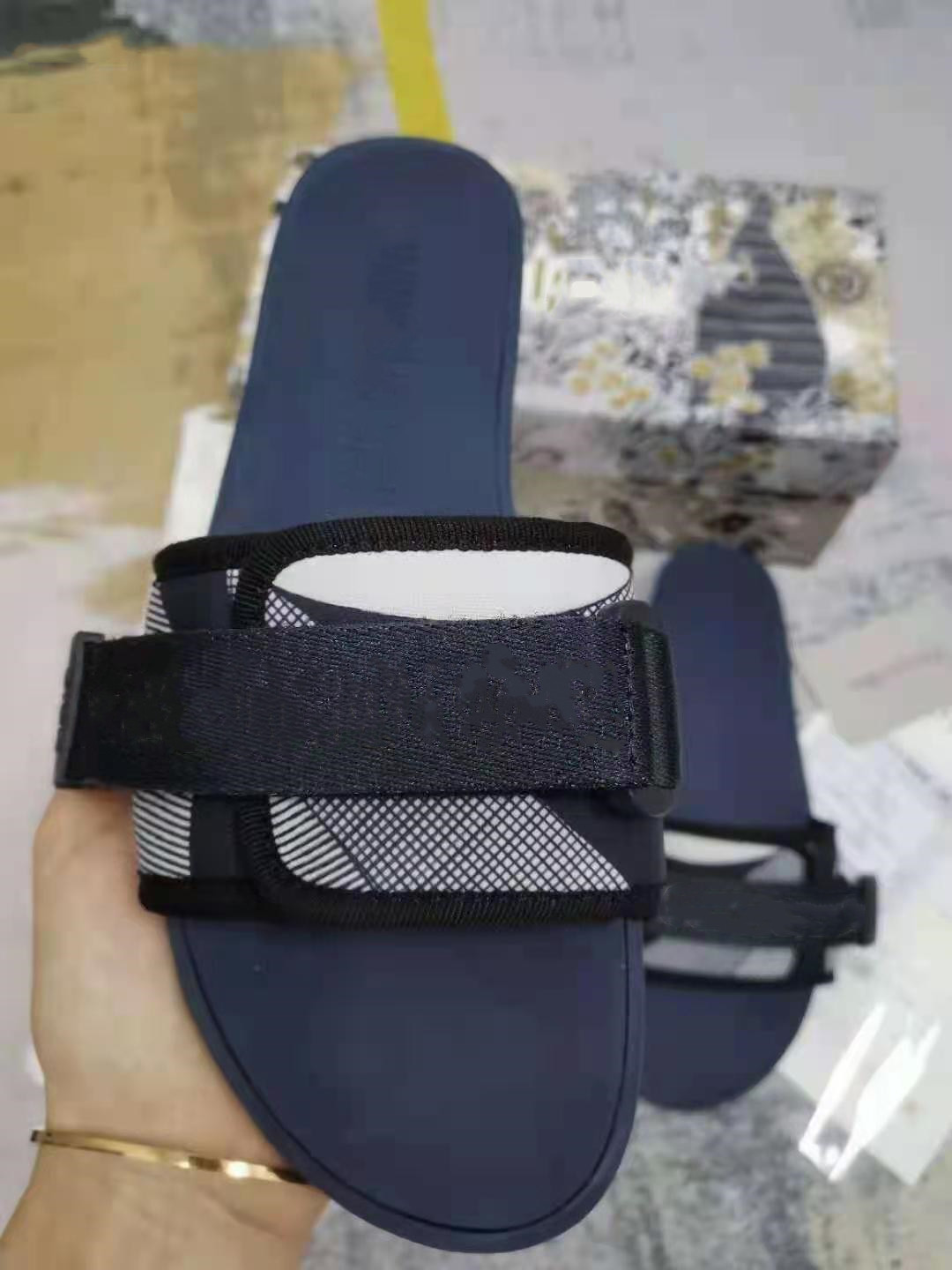 2021 summer D home slippers flat letter sandals casual vacation outside wear women 35-42 sizes black blue
2021 summer D home slippers flat letter sandals casual vacation outside wear women 35-42 sizes black blue