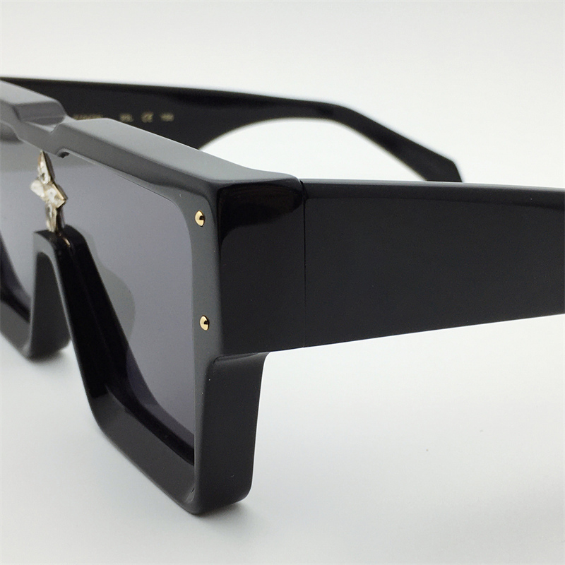 Fashion Luxury Designer Cyclone Sunglasses Men Classic Vintage square thick plate frame glasses Avant-garde unique style top quali269c
Fashion Luxury Designer Cyclone Sunglasses Men Classic Vintage square thick plate frame glasses Avant-garde unique style top quali269c