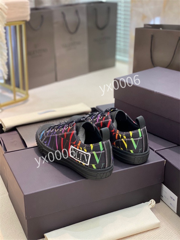2021 Top Quality men women Oversized Casual 35-41 Shoes Fashion designer triple reflective rose gold leather black pink sail beige green suede fs210810, Choose the color
2021 Top Quality men women Oversized Casual 35-41 Shoes Fashion designer triple reflective rose gold leather black pink sail beige green suede fs210810, Choose the color