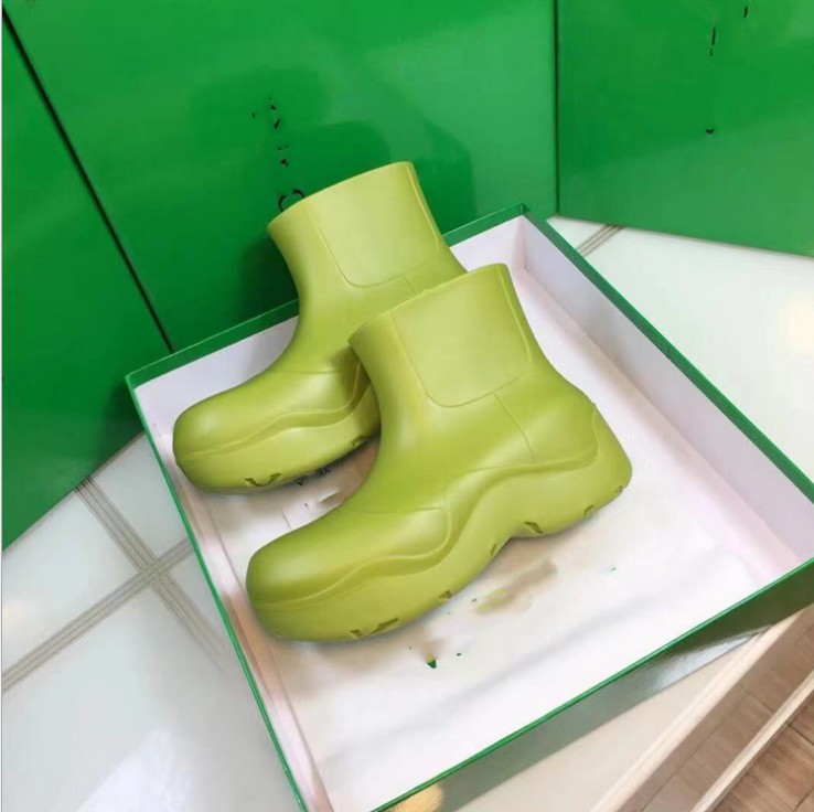 2021 fashion PUDDLE women designer Short rainboots light waterproof Casual shoes genuine leather rubber Oversized sole Various colors boots, Color 5
2021 fashion PUDDLE women designer Short rainboots light waterproof Casual shoes genuine leather rubber Oversized sole Various colors boots, Color 5