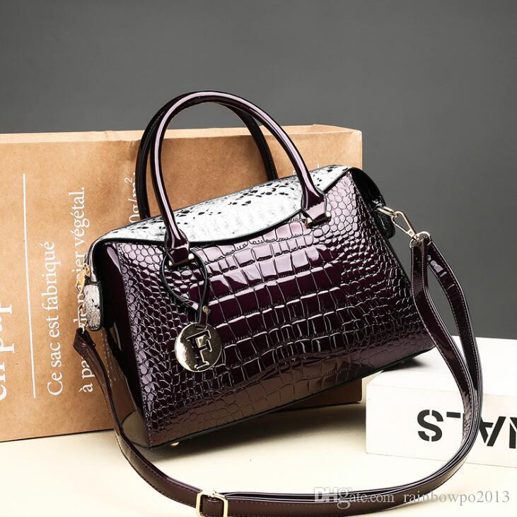 Factory wholesale women handbag elegant patent leather handbag fashion crocodile leather messenger bag large capacity contrast shoulder bag
Factory wholesale women handbag elegant patent leather handbag fashion crocodile leather messenger bag large capacity contrast shoulder bag