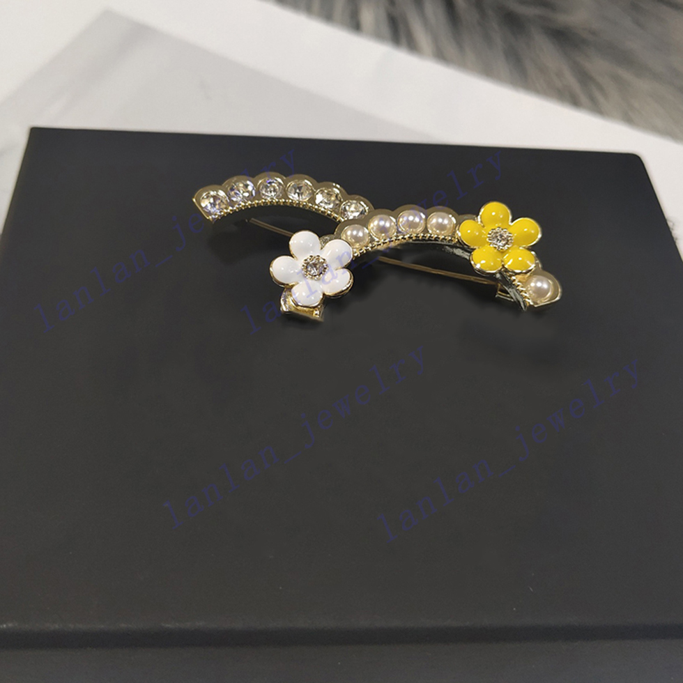 L-C04 Designer Brooches Classic Logo High Quality Yellow flowers with diamonds Brooch, Gray
L-C04 Designer Brooches Classic Logo High Quality Yellow flowers with diamonds Brooch, Gray