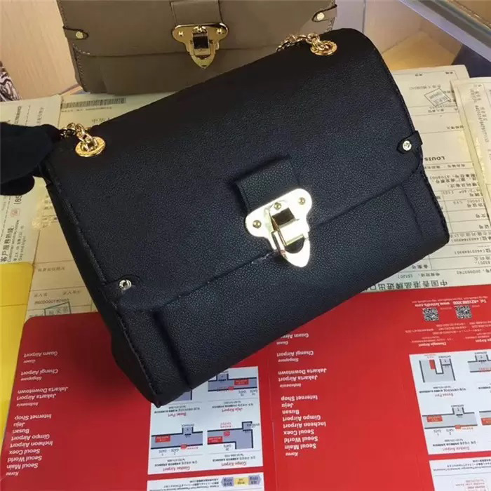 Shoulder Bags Damier Ebene Coated Canvas Handbag Purses Mon0grams N40108 Embossed Letter Luxury Designers CrossBody Vavin PM Totes Chain Shopping Messenger Bag, Color 04
Shoulder Bags Damier Ebene Coated Canvas Handbag Purses Mon0grams N40108 Embossed Letter Luxury Designers CrossBody Vavin PM Totes Chain Shopping Messenger Bag, Color 04