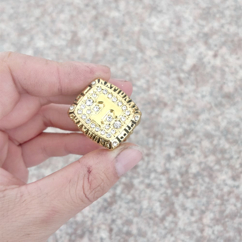 Wholesale 1998 Tennessee Volunteers Championship Ring fashion Gifts from fans and friends leather Bag Parts & Accessories
Wholesale 1998 Tennessee Volunteers Championship Ring fashion Gifts from fans and friends leather Bag Parts & Accessories