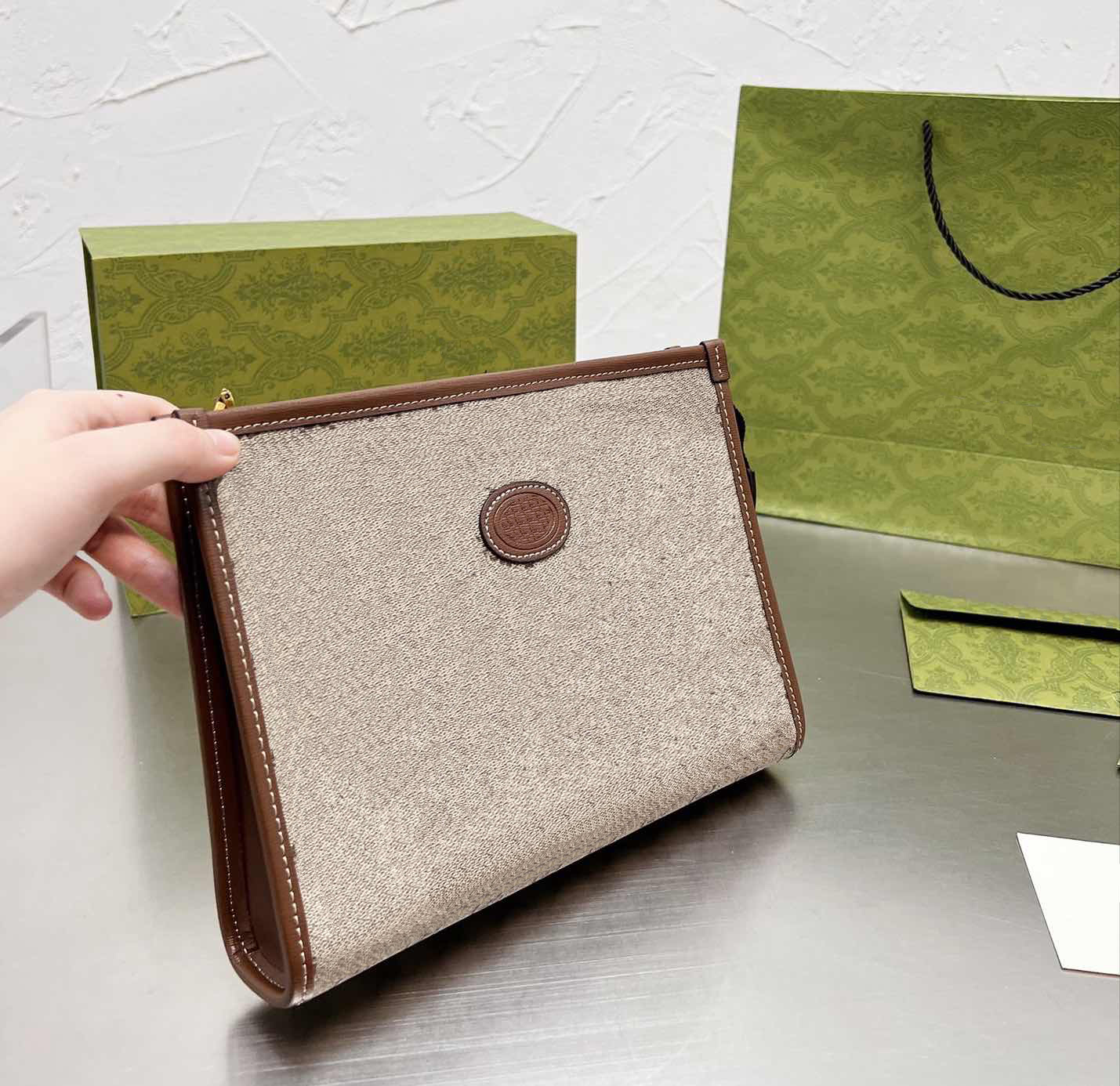 Luxury handbag men's clutch bags designer classic letter printing bag fashion key briefcase high quality handbags, Make up for price
Luxury handbag men's clutch bags designer classic letter printing bag fashion key briefcase high quality handbags, Make up for price