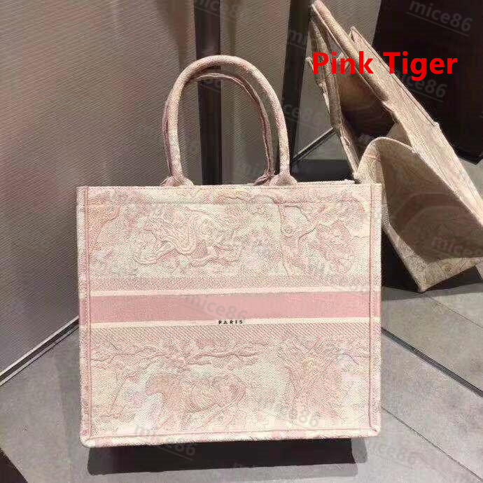 Top original embroidery quality Luxurys Designers Bag totes embroidered tiger pattern large capacity shopping bags handbag tote purse handmade double-sided, Carton
Top original embroidery quality Luxurys Designers Bag totes embroidered tiger pattern large capacity shopping bags handbag tote purse handmade double-sided, Carton