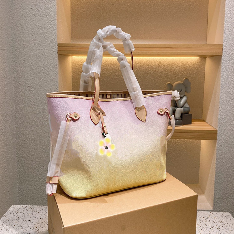 2021 High Quality Women shopping Bag Gradient color Giant canvas flower accessorized Leather ONTHEGO Handbag Tote Shoulder bags Purse, Gift
2021 High Quality Women shopping Bag Gradient color Giant canvas flower accessorized Leather ONTHEGO Handbag Tote Shoulder bags Purse, Gift