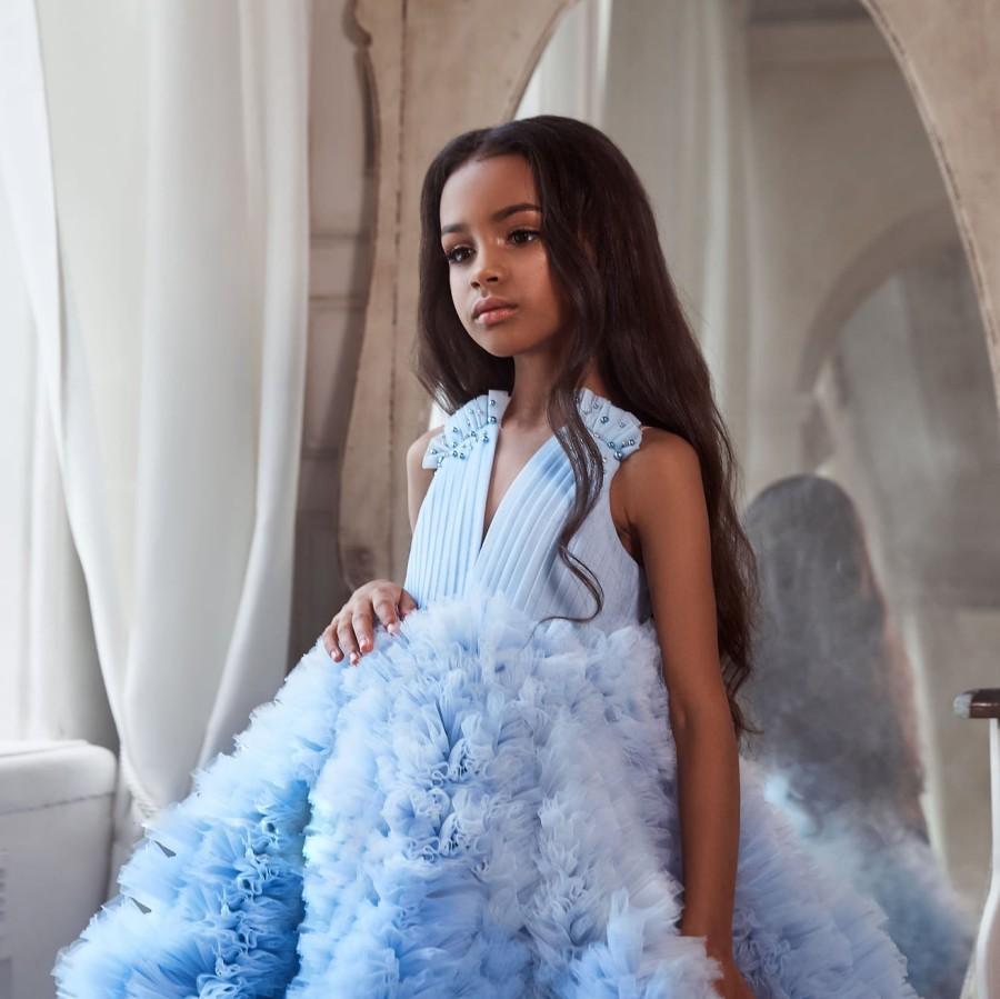 2022 Gradient Ruffled Flower Girl Dresses For Wedding Backless V Neck Toddler Pageant Gowns Sweep Train Tulle Kids Prom Dress Cg001