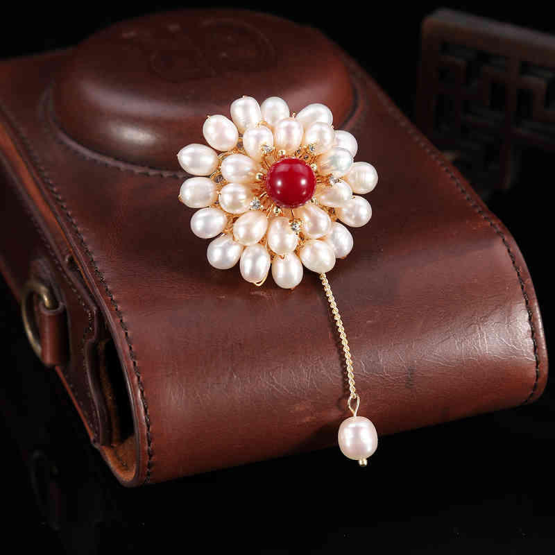 Creative Versatile Red Agate Small Brooch Natural Pearl Flower Design Atmospheric High-grade