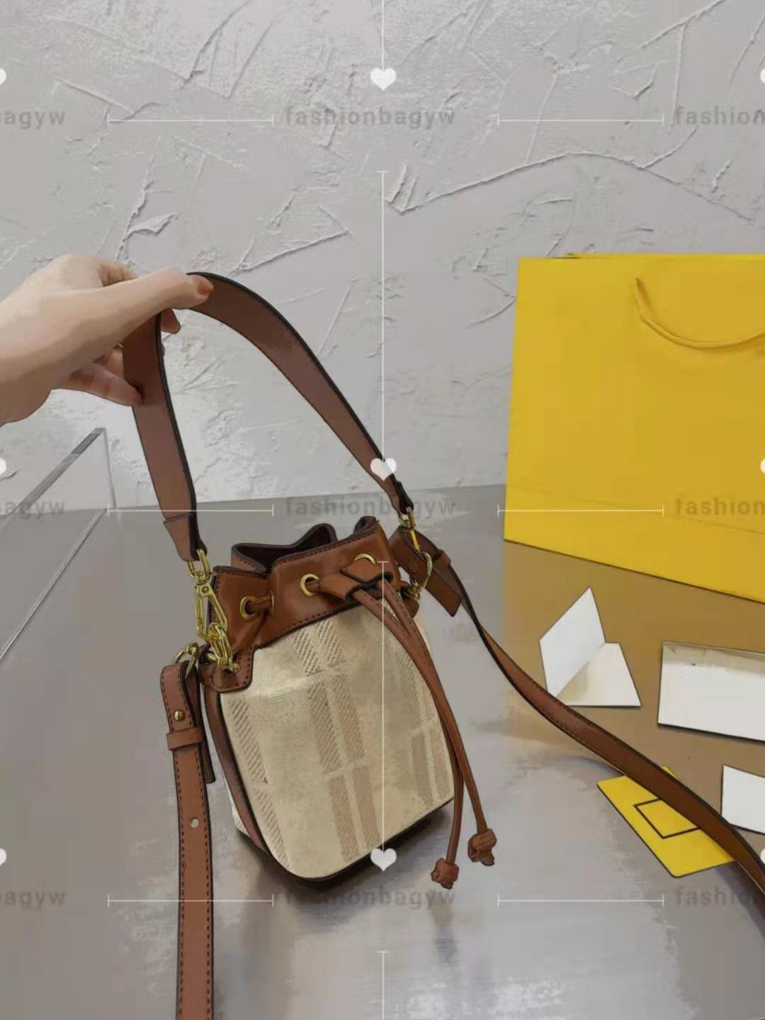 Designer Bags bucket bag Crossbody Designers Womens Handbags Purses Wallet women shoulder Drawstring Canvas lovely shopping essentials A variety color
Designer Bags bucket bag Crossbody Designers Womens Handbags Purses Wallet women shoulder Drawstring Canvas lovely shopping essentials A variety color