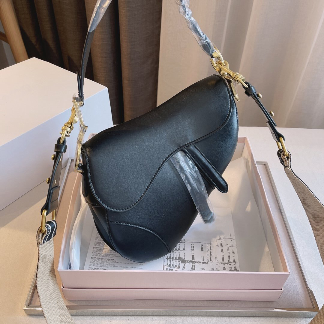Handbag Matte Saddle Bags Women Luxurys Designers 2021 fashion letter shoulder high quality genuine leather Messenger bag Designer crossbody Gift Box, Single shot not sold
Handbag Matte Saddle Bags Women Luxurys Designers 2021 fashion letter shoulder high quality genuine leather Messenger bag Designer crossbody Gift Box, Single shot not sold