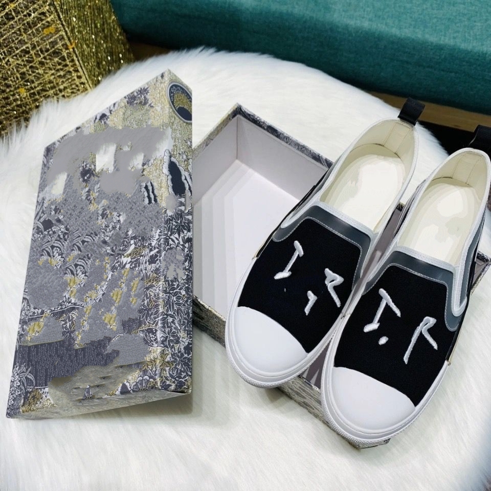 Valentin 2021 couple embroidery loafers lazy cover foot canvas men's and women's casual shoes fashion denim black mkj0001
Valentin 2021 couple embroidery loafers lazy cover foot canvas men's and women's casual shoes fashion denim black mkj0001
