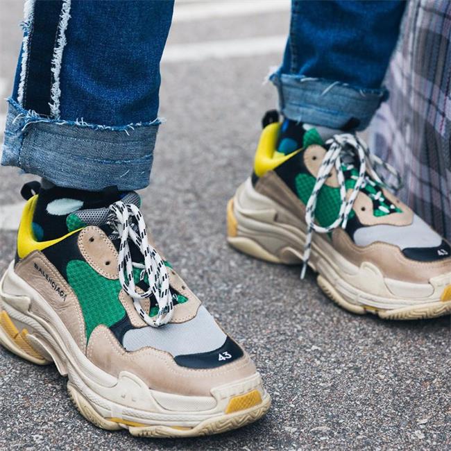 17FW Retro Hommes Femme Dad Shoes Triple S Chaussures Sneakers White Pink Black Men Women Fashion Trainer Casual Shoes 3201
17FW Retro Hommes Femme Dad Shoes Triple S Chaussures Sneakers White Pink Black Men Women Fashion Trainer Casual Shoes 3201