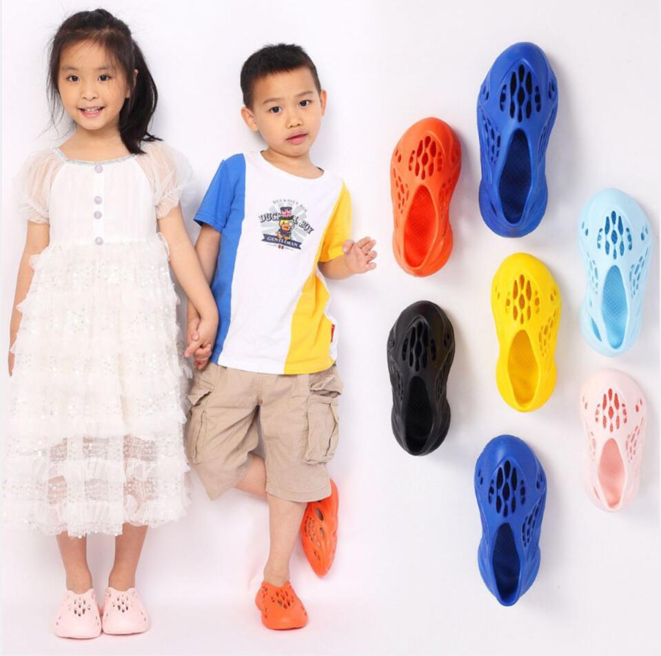 girl kids Big boy Baby slippers kanye west kids sandals Summer Beach slipper foam runner hole Slides Bone sandal Children shoes boy girl youth kid
girl kids Big boy Baby slippers kanye west kids sandals Summer Beach slipper foam runner hole Slides Bone sandal Children shoes boy girl youth kid