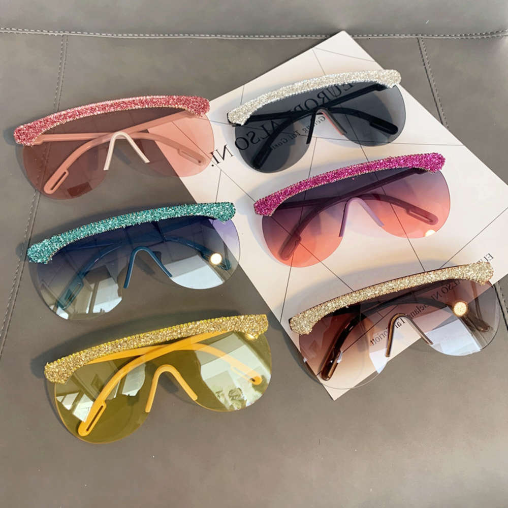 1799 design sunglasses women's big face show thin fashion exaggeration inlaid diamond bar stage performance, White;black
1799 design sunglasses women's big face show thin fashion exaggeration inlaid diamond bar stage performance, White;black