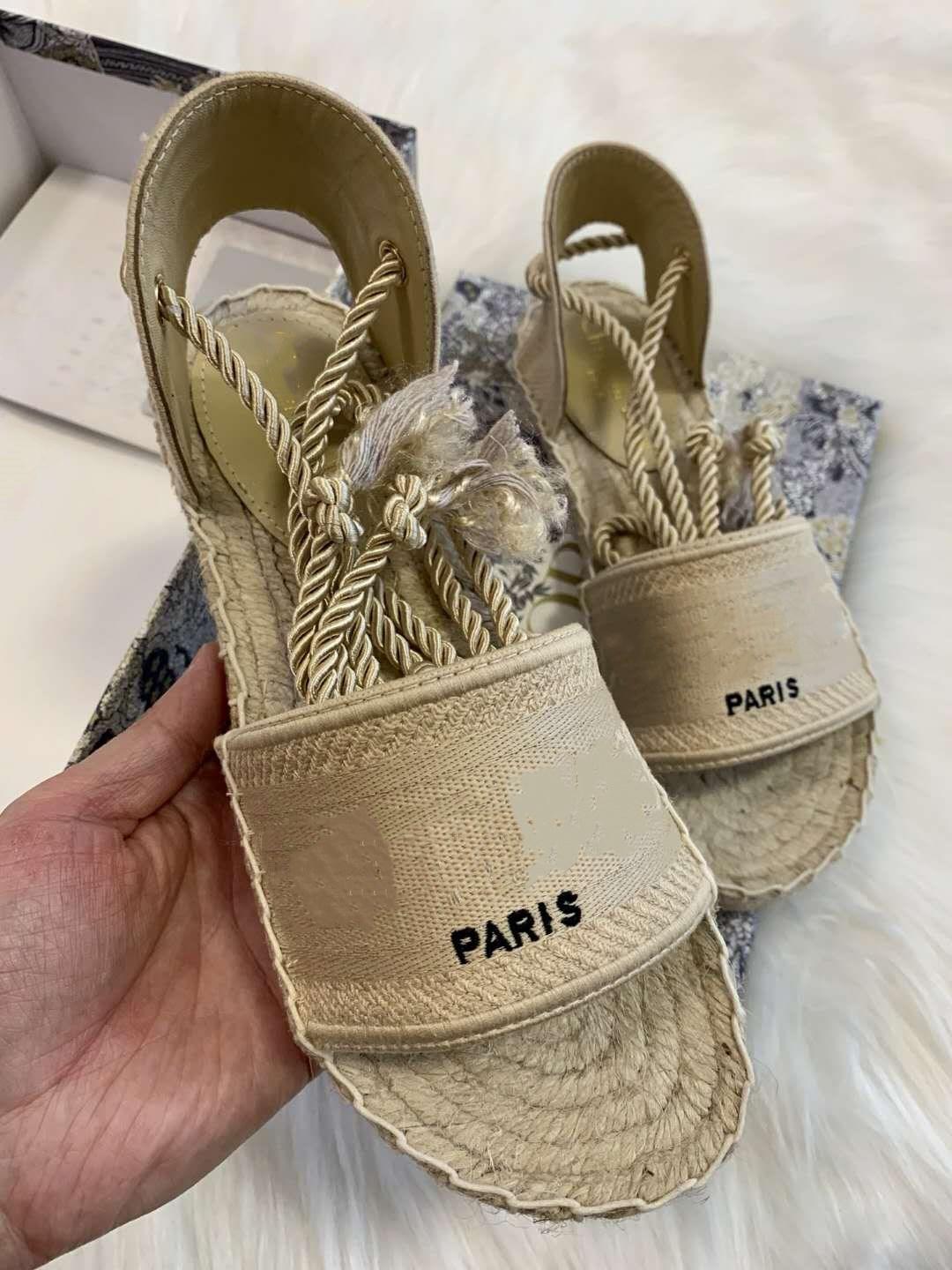 2021 Lastest Platform sandals women designer shoes Fashion Wide Flat espadrille Summer Outdoor Causal rope ankle strap Sandals with box size 35-42, White
2021 Lastest Platform sandals women designer shoes Fashion Wide Flat espadrille Summer Outdoor Causal rope ankle strap Sandals with box size 35-42, White