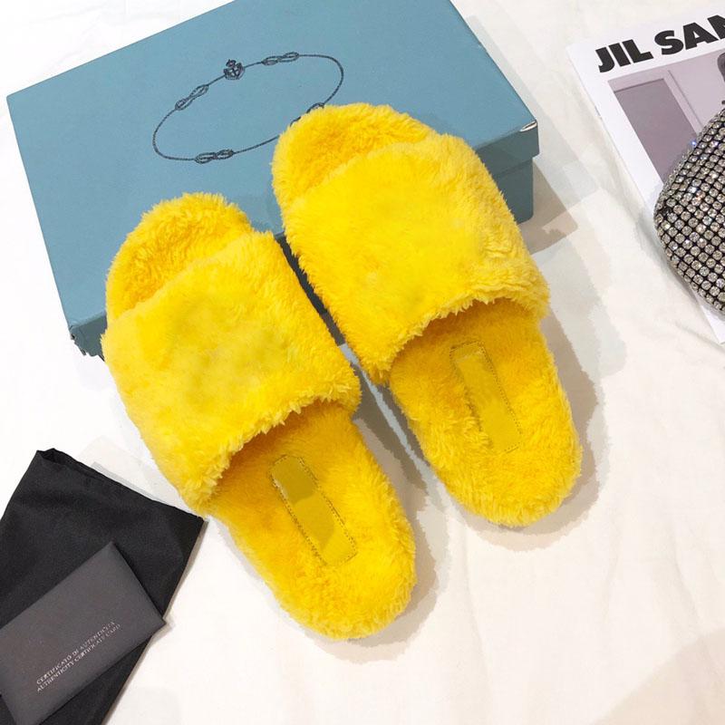 Top quality Ladies Autumn And Winter outdoor casual Slide sandals fashion womens shoes P letter Wool drag flip flop size 35-40 With box, Black
Top quality Ladies Autumn And Winter outdoor casual Slide sandals fashion womens shoes P letter Wool drag flip flop size 35-40 With box, Black