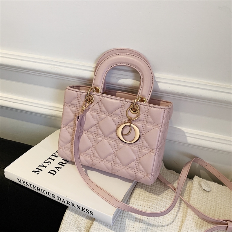 Bag Female Super Foreign Style Spring and Summer New Lingge Embroidered Thread Portable Messenger Princess Bag Large Capacity, Black
Bag Female Super Foreign Style Spring and Summer New Lingge Embroidered Thread Portable Messenger Princess Bag Large Capacity, Black