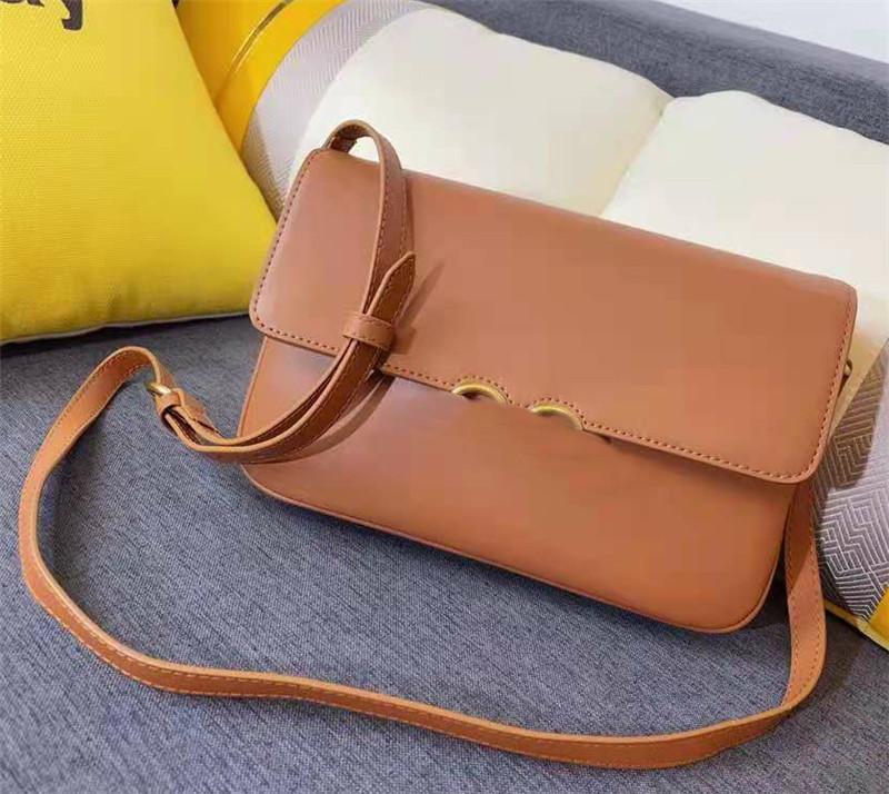 Newest Le Maillon Cross Body Bags Mezzanine Design Vintage Square Flap Metal Ring Lock Buckle Large Capacity Shoulder Bag Genuine Leather 3 Chains Link Hasp Handbags, White
Newest Le Maillon Cross Body Bags Mezzanine Design Vintage Square Flap Metal Ring Lock Buckle Large Capacity Shoulder Bag Genuine Leather 3 Chains Link Hasp Handbags, White
