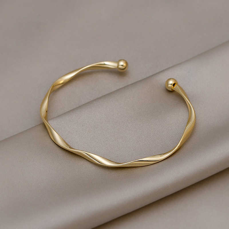 Rz138 Twisted Simple Fashion Bracelet Ins Tide Niche Design Girlfriends Cold Wind Bracelet Women Q0720
Rz138 Twisted Simple Fashion Bracelet Ins Tide Niche Design Girlfriends Cold Wind Bracelet Women Q0720