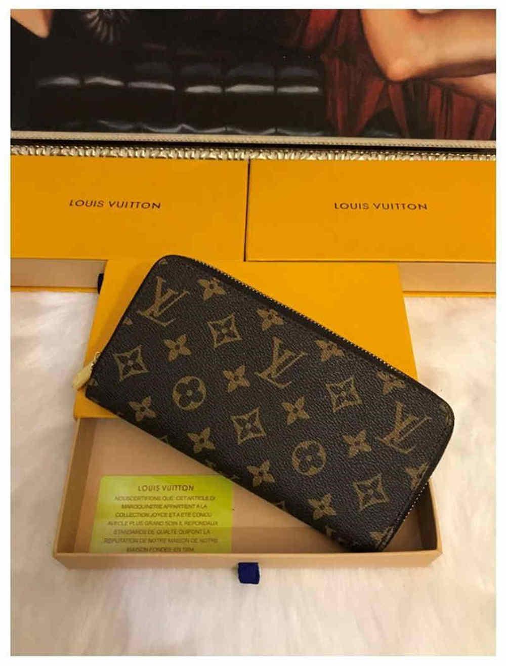 Designers luxurys Single zipper WALLET most stylish way to carry around money, cards and coins men women leather purseGGLVLouis&, Red;black
Designers luxurys Single zipper WALLET most stylish way to carry around money, cards and coins men women leather purseGGLVLouis&, Red;black