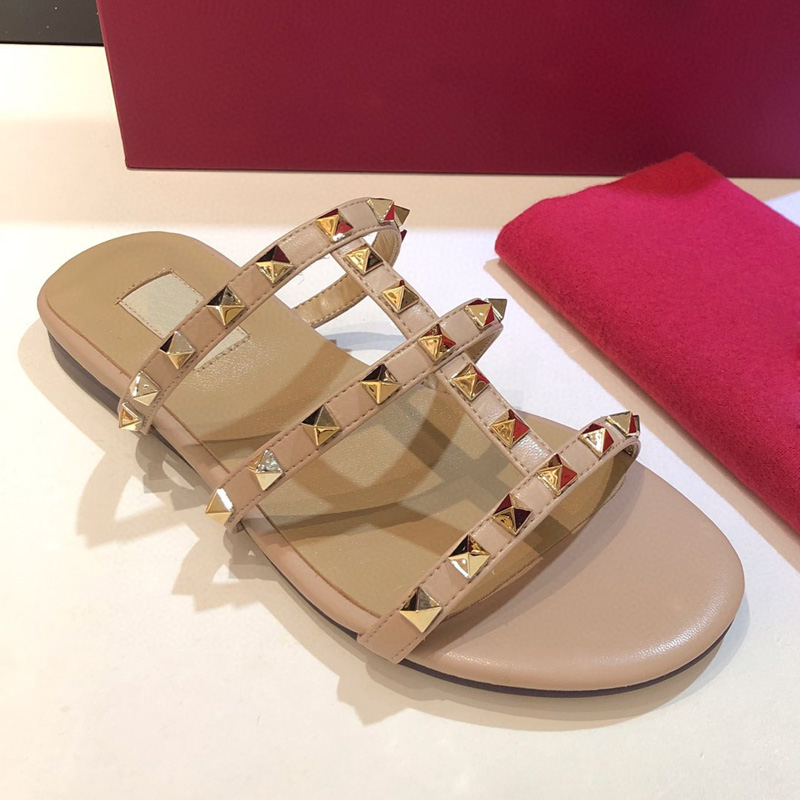 2021 luxury Designer women sandals Rivet Flats slippers Studded Summer fashion Beach Rock Studs classic Genuine Leather top high quality sandal with box size 34-41, Black
2021 luxury Designer women sandals Rivet Flats slippers Studded Summer fashion Beach Rock Studs classic Genuine Leather top high quality sandal with box size 34-41, Black