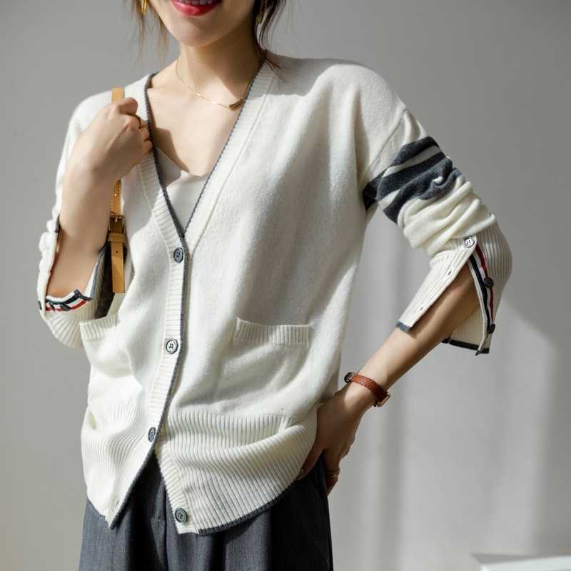 2021 spring new college style cashmere knitted cardigan TB star same casual and comfortable thin wool jacket for women, White
2021 spring new college style cashmere knitted cardigan TB star same casual and comfortable thin wool jacket for women, White