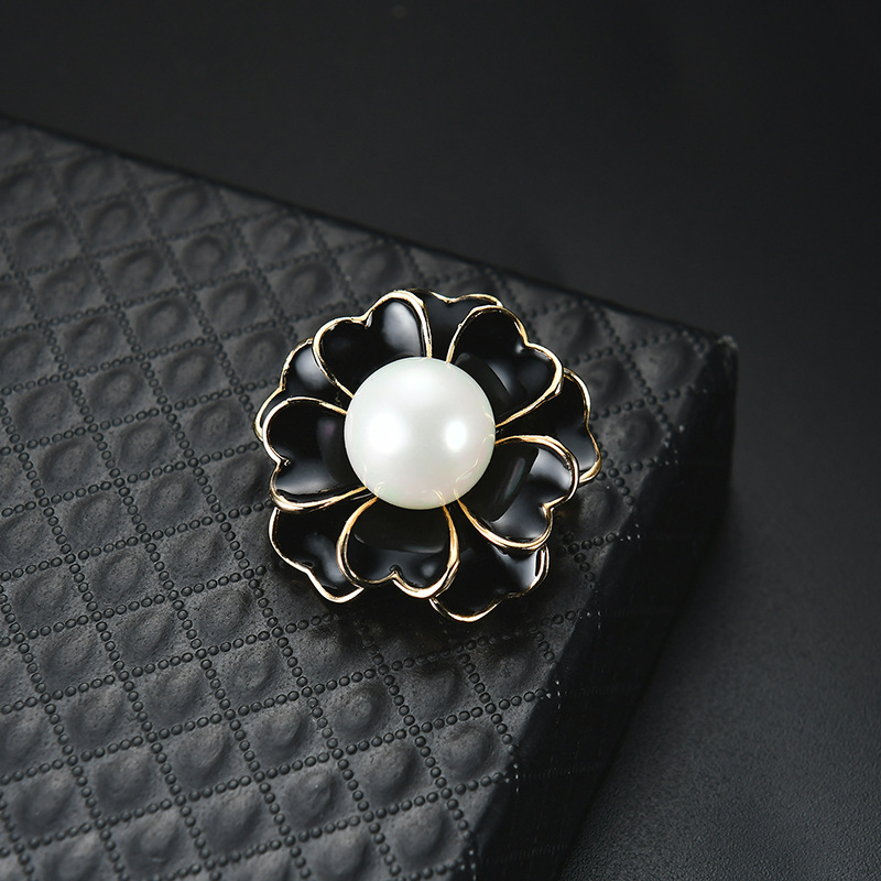Pearl Flower Brooch Pins Black White Enamel Brooches Business Suit Tops Badge for Women Men Fashion Jewelry, Gray
Pearl Flower Brooch Pins Black White Enamel Brooches Business Suit Tops Badge for Women Men Fashion Jewelry, Gray