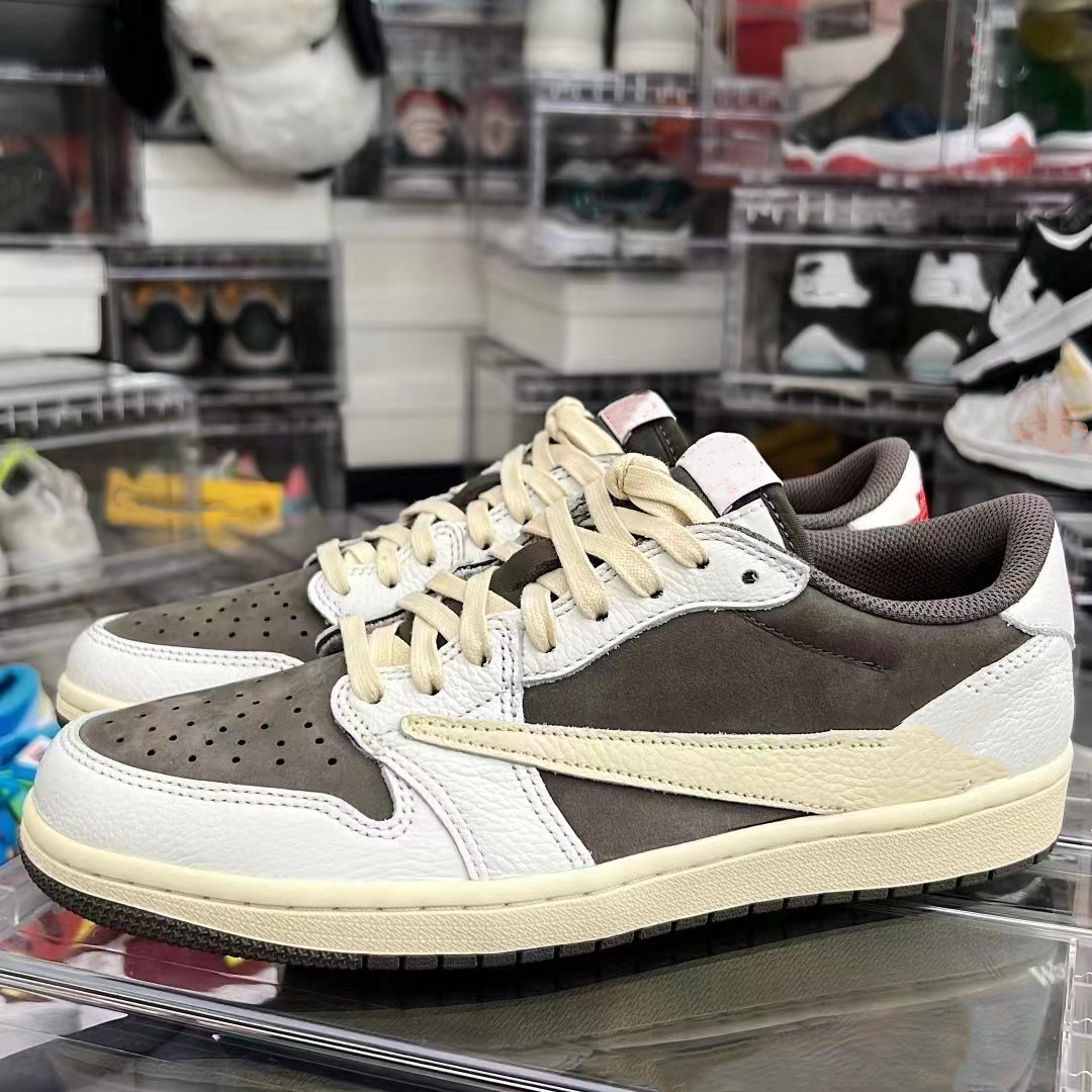 Top quality Men Women Jumpman 1 Travis Scotts Fragment basketball Shoes Fashion high cut outdoor indoor training designer running Sneakers with box Size US4-13
Top quality Men Women Jumpman 1 Travis Scotts Fragment basketball Shoes Fashion high cut outdoor indoor training designer running Sneakers with box Size US4-13
