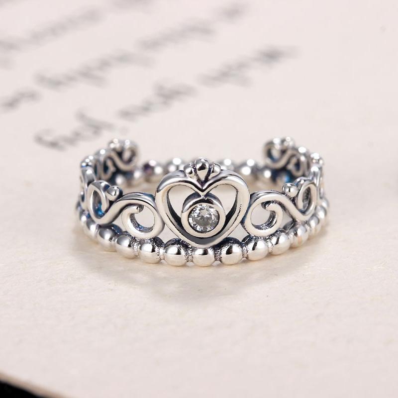 Factory wholesale 100% 925 Sterling Silver Princess Tiara Ring with Clear Cz Stones Fit Jewelry Women Fashion with a crown design
Factory wholesale 100% 925 Sterling Silver Princess Tiara Ring with Clear Cz Stones Fit Jewelry Women Fashion with a crown design