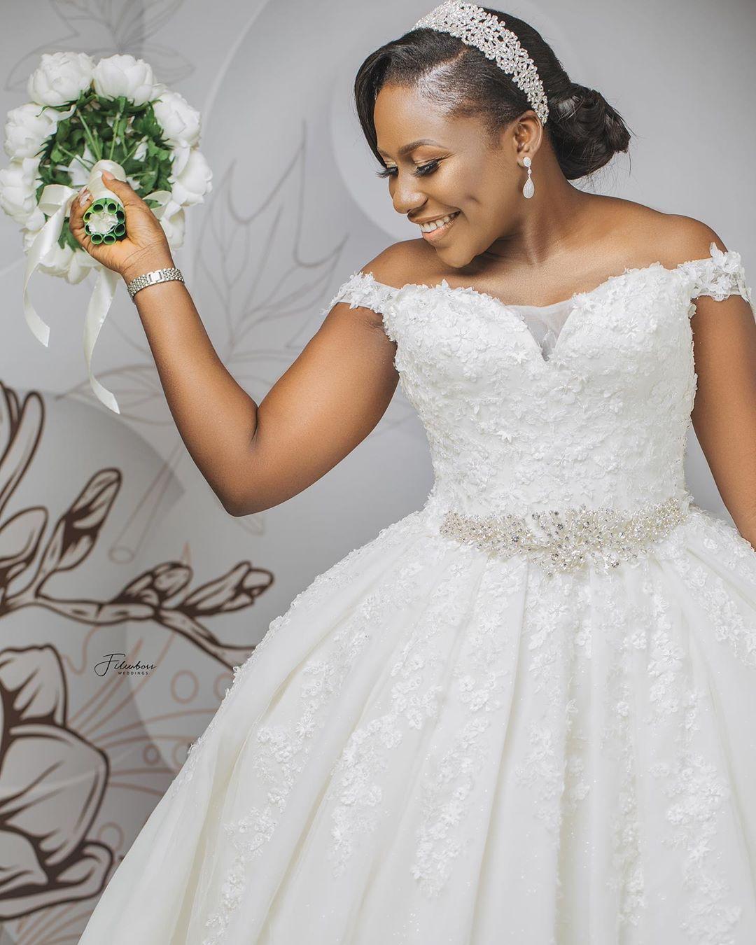 Dubai Arabic African Plus Size Wedding Gown Lace Applique Off Shoulder Beaded Crystals Tulle Country Style Bridal Dresses Vestidos Custom Made 0616