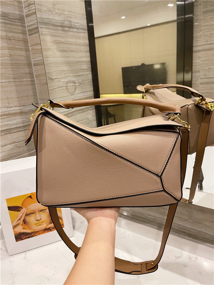 Designers Shoulder Bag Handbag Saddle Lady Purses Wallet Horsebit Women Luxurys 2021 Bags Crossbody Interior Zipper Pocket Colorful Clutch Tote Backpack Handbags, Not a bag;buy a bag and get a dust bag
Designers Shoulder Bag Handbag Saddle Lady Purses Wallet Horsebit Women Luxurys 2021 Bags Crossbody Interior Zipper Pocket Colorful Clutch Tote Backpack Handbags, Not a bag;buy a bag and get a dust bag