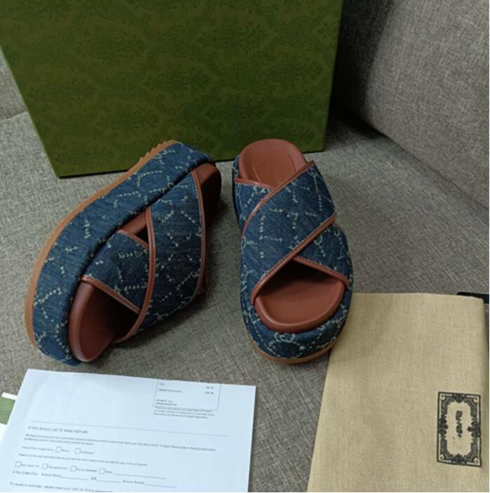 2021 designers blade fashion womens slippers sandals special fabric material embroidery trademark high quality luxury atmosphere elegant size 35-42
2021 designers blade fashion womens slippers sandals special fabric material embroidery trademark high quality luxury atmosphere elegant size 35-42
