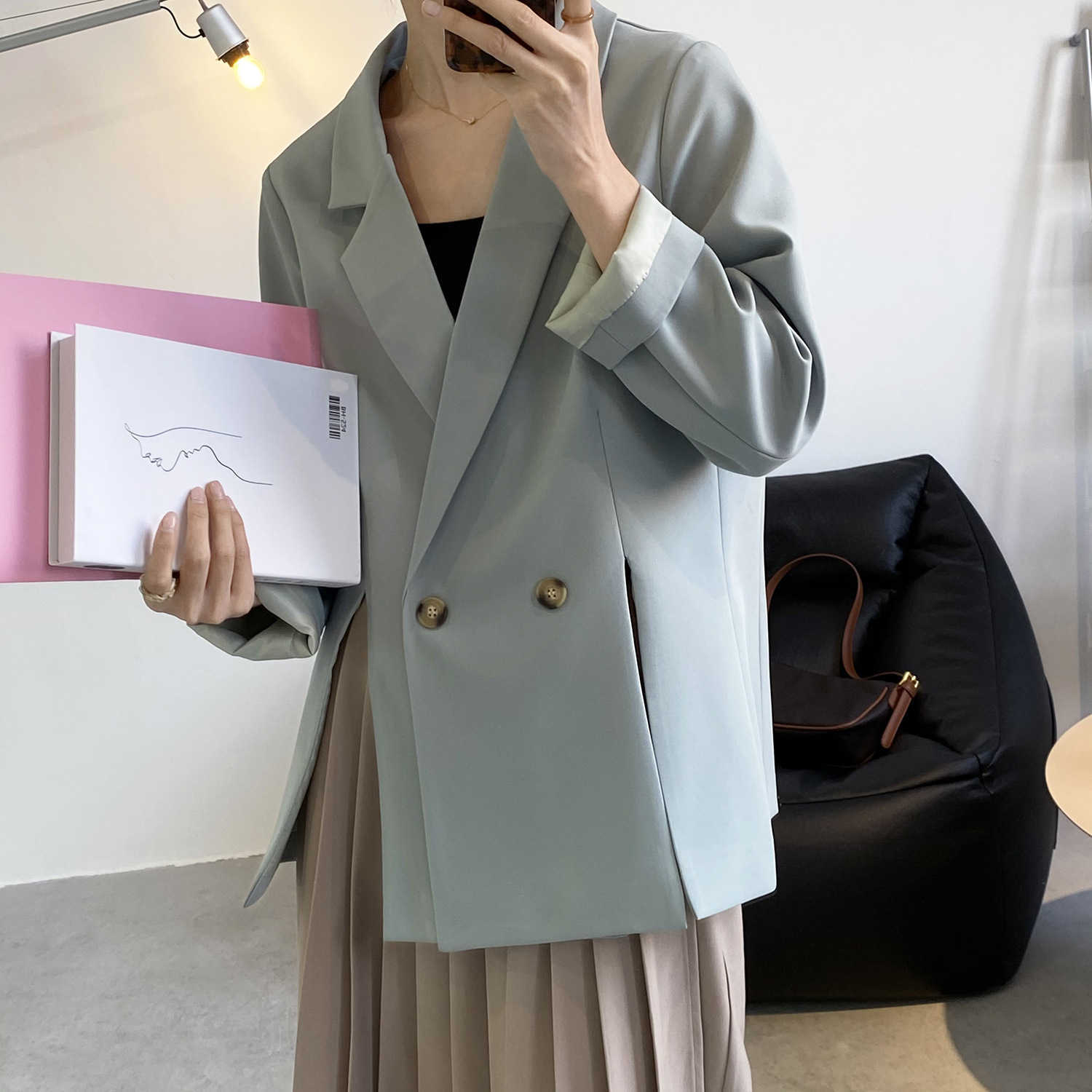 Spring Autumn Loose Black Blazer Jackets Women's Korean Split Solid Color Oversized V-neck Long Sleeve Suit Cardigan 210607
Spring Autumn Loose Black Blazer Jackets Women's Korean Split Solid Color Oversized V-neck Long Sleeve Suit Cardigan 210607