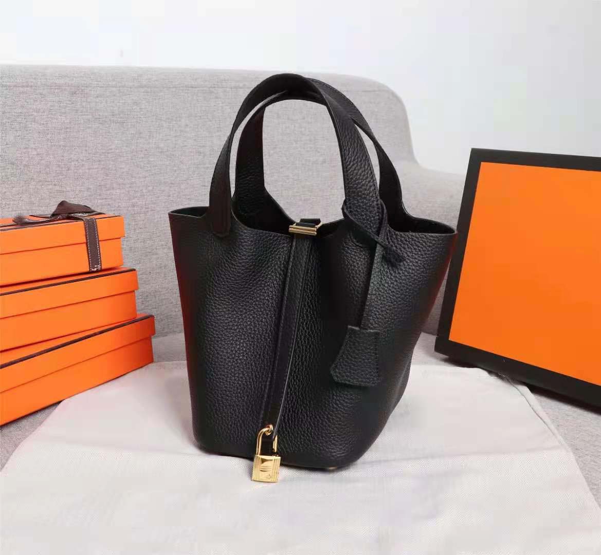 2021 Women Totes handbag Luxurious Designers Bags Vegetable basket shoulder With Serial Number 08, Dust bag
2021 Women Totes handbag Luxurious Designers Bags Vegetable basket shoulder With Serial Number 08, Dust bag