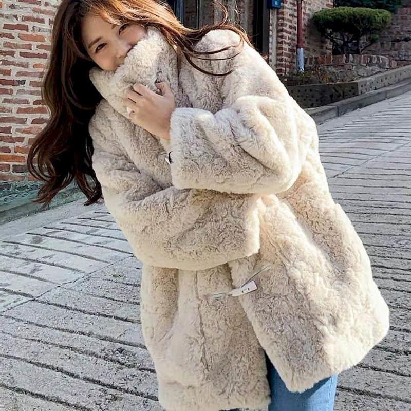 Women's Fur & Faux Lamb Velvet Coat 2022 Fall/winter Women Stand-up Collar Midlength Elegant Horn Button Imitation Rex Padded Jacket, Black
Women's Fur & Faux Lamb Velvet Coat 2022 Fall/winter Women Stand-up Collar Midlength Elegant Horn Button Imitation Rex Padded Jacket, Black