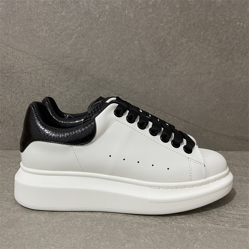 2021 Hot Designer Casual Shoes Luxury Women Men Leather Lace Up Platform Oversized Sole Sneakers White Black With box Size 35-45, Customize
2021 Hot Designer Casual Shoes Luxury Women Men Leather Lace Up Platform Oversized Sole Sneakers White Black With box Size 35-45, Customize