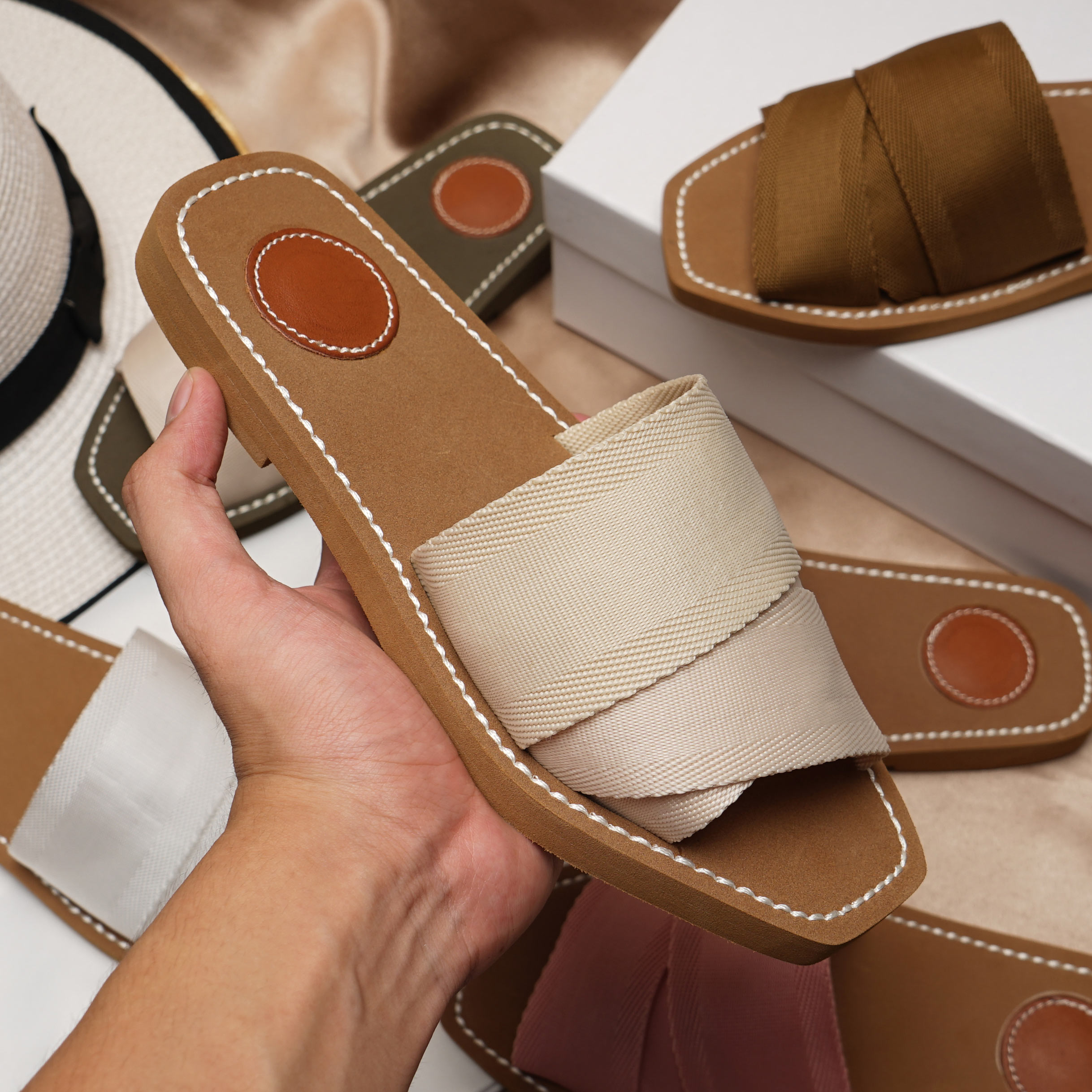 Luxury Designer Summer Beach Shoes Slippers Cross Bands Flats Mules Sandals Flip-flop Rubber Letter Outdoor Beach Slipper Slide With box, Pink
Luxury Designer Summer Beach Shoes Slippers Cross Bands Flats Mules Sandals Flip-flop Rubber Letter Outdoor Beach Slipper Slide With box, Pink