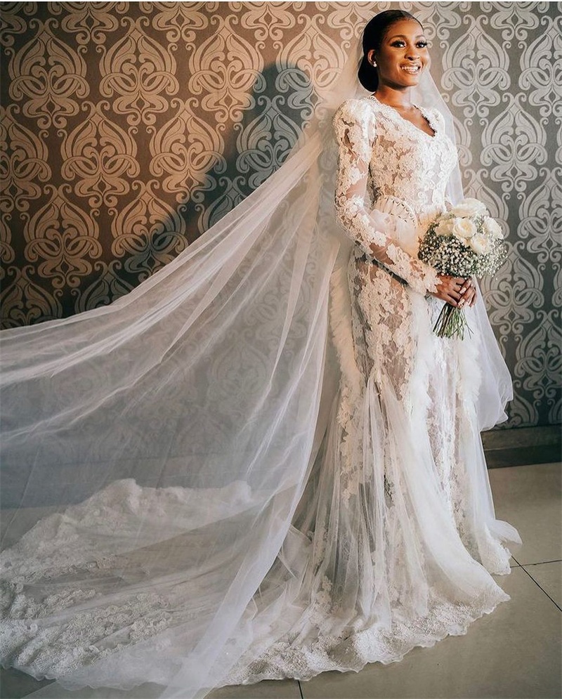 Luxury Lace Mermaid Wedding Dress Full Appliqued Sweep Train Bridal Gowns Custom Made Deep V Neck Long Sleeves Robes De Mariée