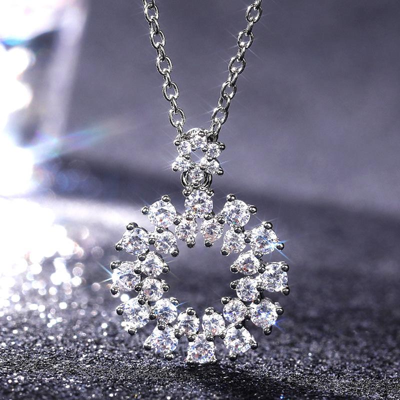 Pendant Necklaces Fashion Simple Garland Ladies Necklace Micro-inlaid Zircon Present At The Dance Party Gift Jewelry
Pendant Necklaces Fashion Simple Garland Ladies Necklace Micro-inlaid Zircon Present At The Dance Party Gift Jewelry