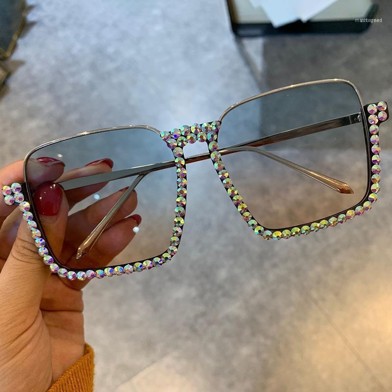 Sunglasses Fashion Square Women Brand Design Metal Frame Gradient Lenes Oversized Ladies Sun Glasses Eyewear Shades UV4001
Sunglasses Fashion Square Women Brand Design Metal Frame Gradient Lenes Oversized Ladies Sun Glasses Eyewear Shades UV4001