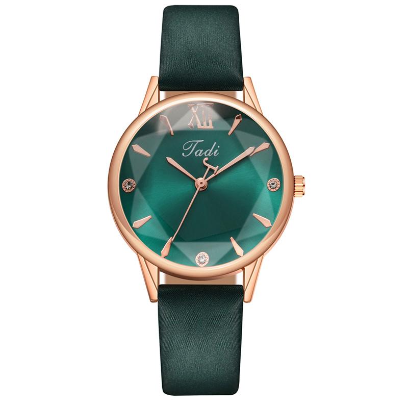 Wristwatches Luxury Women Watch Fashion Retro Leather Belt Quartz Simple Rhinestones Ladies Casual Wristwatch Female Clock, Red
Wristwatches Luxury Women Watch Fashion Retro Leather Belt Quartz Simple Rhinestones Ladies Casual Wristwatch Female Clock, Red
