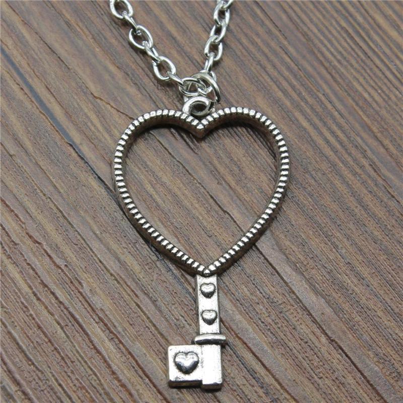 Pendant Necklaces 1 Piece Drop Welcome 42x25mm Love Key Metal Frame Necklace Antique Bronze Silver Color
Pendant Necklaces 1 Piece Drop Welcome 42x25mm Love Key Metal Frame Necklace Antique Bronze Silver Color