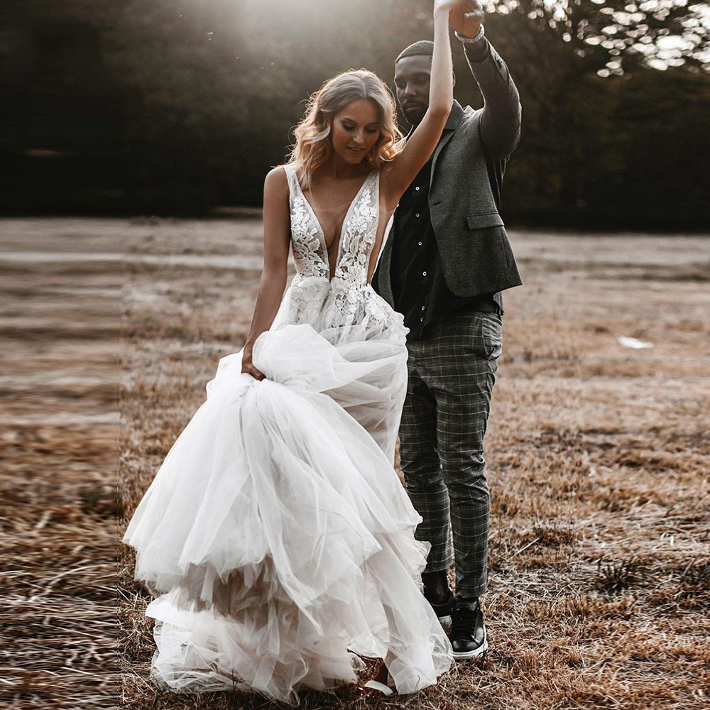 Sexy Illusion Country Wedding Dresses Boho A-e Deep V-neck Tulle Bride Dress Backless Lace Beach Bridal Gowns Appliques