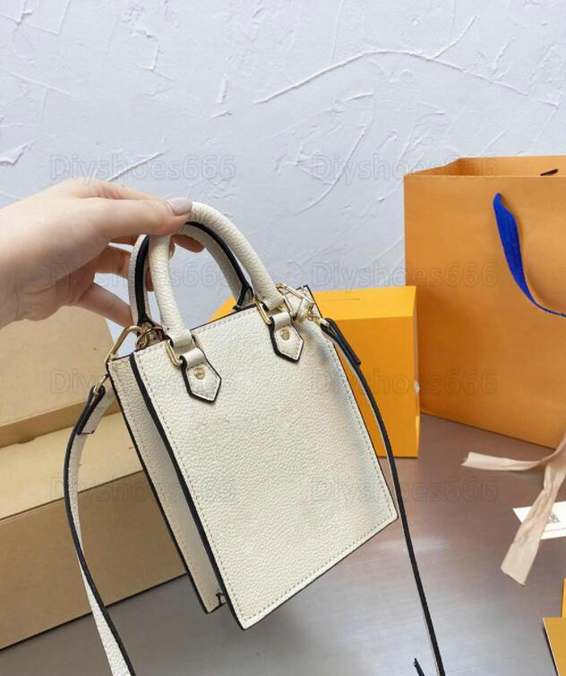 Petit Sac Plat Small Flat Shoulder Bag Summer 2021 By The Pool collection Designer Womens Handbag handle Cross body Bags 2021ss Mini Ladies
Petit Sac Plat Small Flat Shoulder Bag Summer 2021 By The Pool collection Designer Womens Handbag handle Cross body Bags 2021ss Mini Ladies